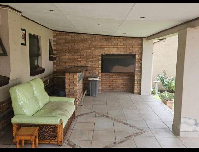 3 BEDROOM HOUSE FOR SALE IN SOUTH CREST